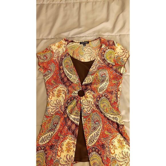 Notations Paisley v neck with circle tie in front. Layered top with black insert - Picture 1 of 4